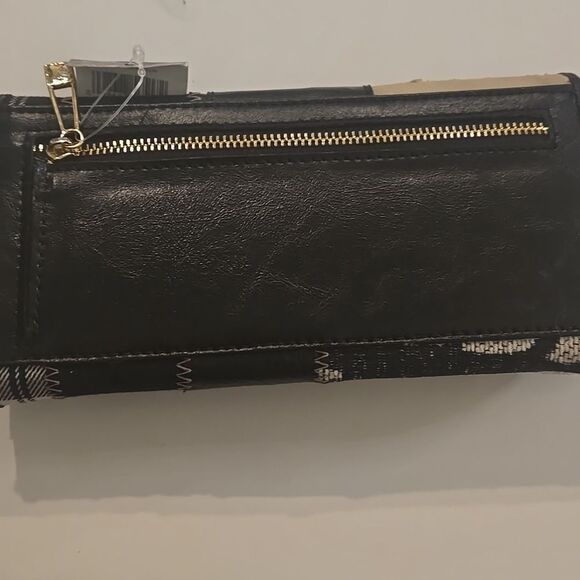 Liz claiborne new york Black and Tan Patchwork Wallet - Picture 4 of 6